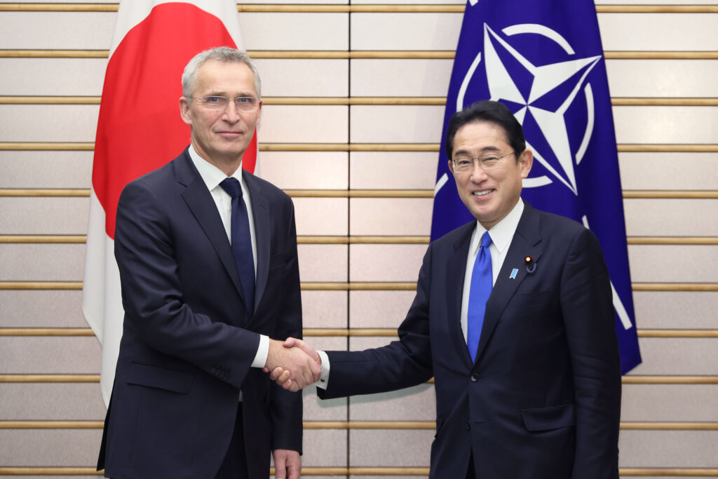 北約（NATO）秘書長史托騰伯格（Jens Stoltenberg）於1月31日晚間與日本首相岸田文雄舉行會談