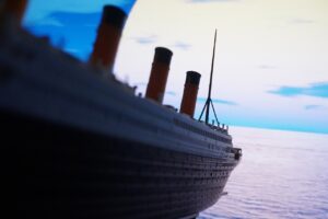 giant, downfall, cruise ship