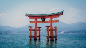 日本 red shrine in body of water