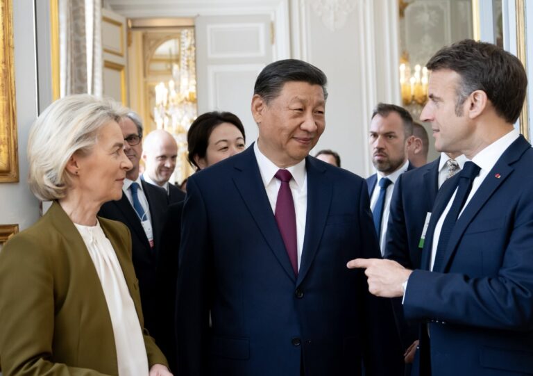 中國國家主席習近平、法國總統馬克龍（Emmanuel Macron）、歐盟執委會主席范德賴恩（Ursula von der Leyen）