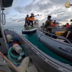 菲律賓公布南海衝突影像 稱遭揮斧威脅
