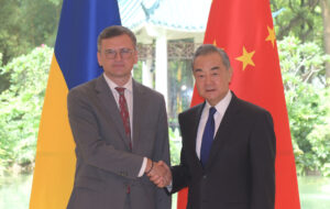 烏克蘭外長庫列巴（Dmytro Kuleba）、中國外長王毅。