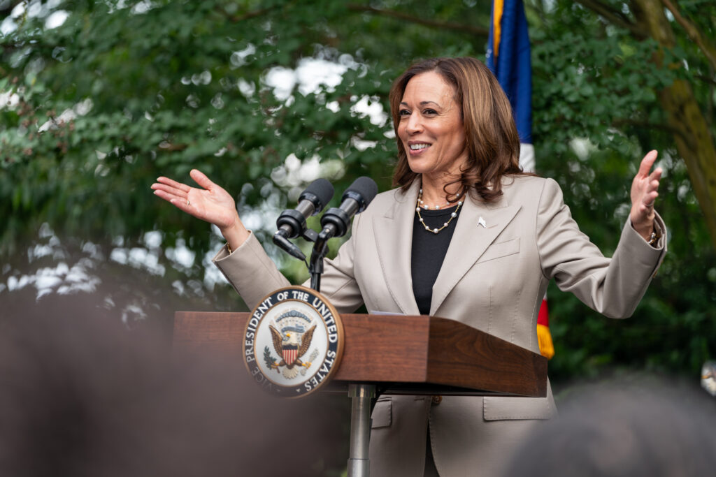 賀錦麗（Kamala Harris）