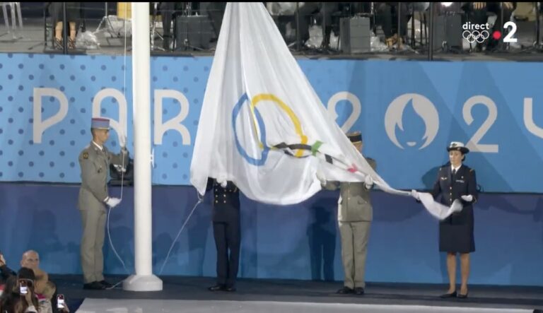 巴黎奧運開幕式爆烏龍 五環旗被倒掛