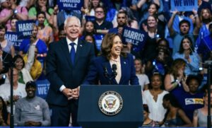 賀錦麗（Kamala Harris）、華茲（Tim Walz）