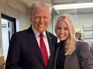 邦迪（Pam Bondi）