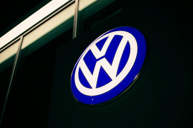 福斯汽車 大眾汽車 Volkswagen blue and white round b logo