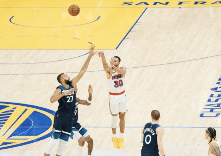 NBA／還得靠大哥！柯瑞轟30分 勇士114：106逆轉灰狼