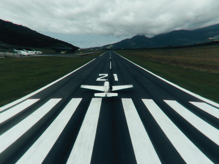 機場跑道、跑道、機場、飛機、客機、國際機場、航班、旅遊、國際航班