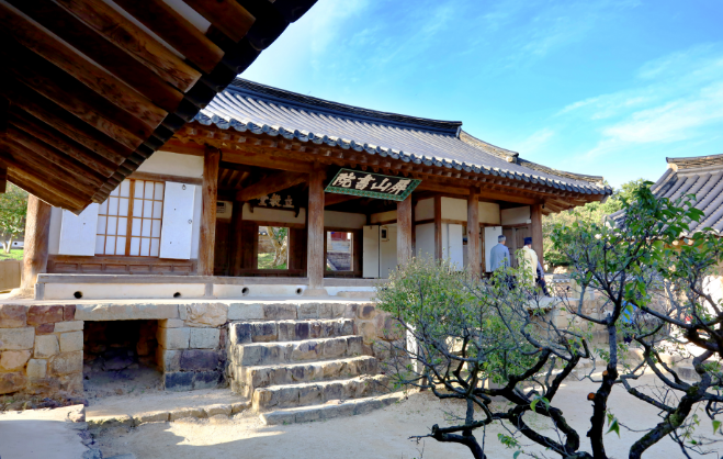 世界文化遺產「屏山書院」（병산서원）